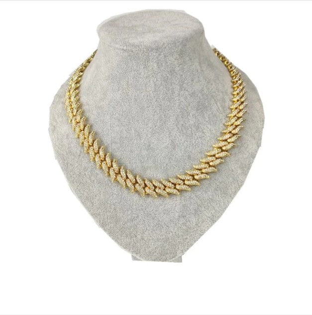 From Royalty to Runways: A Brief Dive into the Glittering History of Men's Gold Chains!