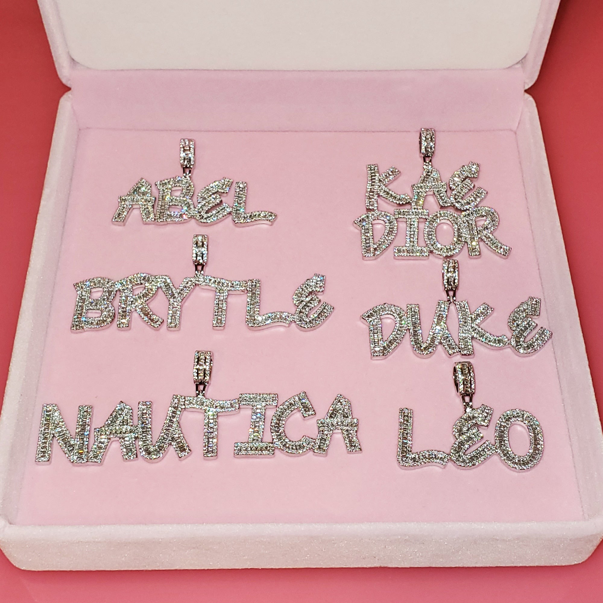 Individuelle Baguette-Buchstaben-Namenskette – Iced Out-Anhänger mit Tenniskette