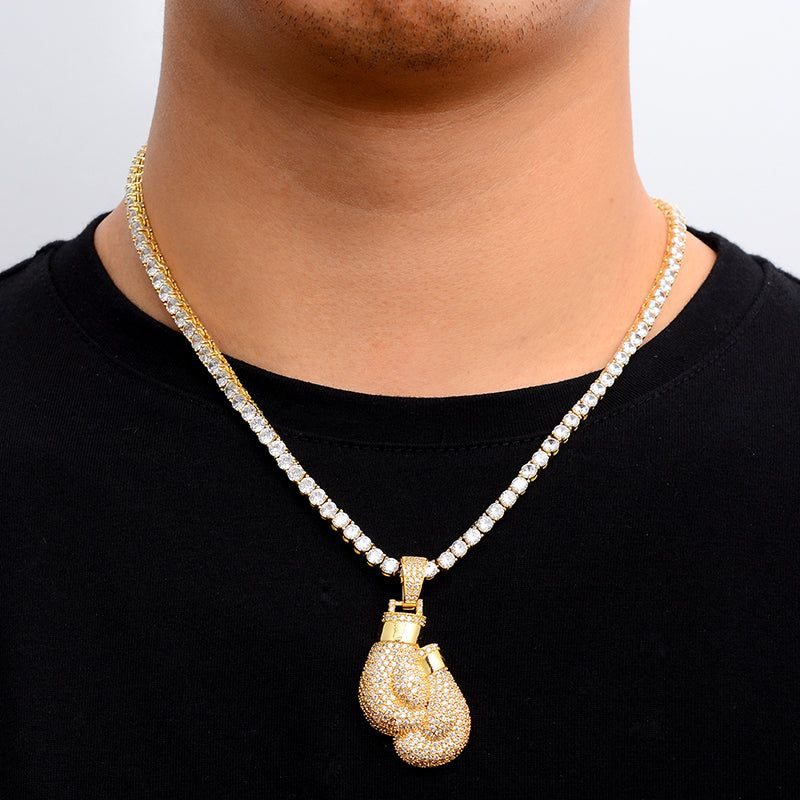 Halskette mit Tenniskette und Boxhandschuh-Anhänger