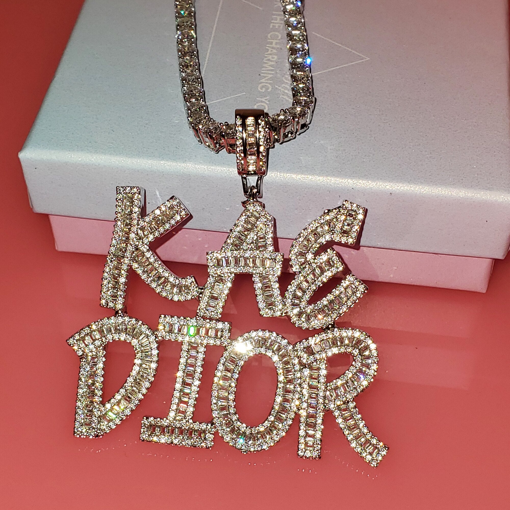 Collier personnalisé avec prénom et lettre baguette – Pendentif glacé avec chaîne tennis
