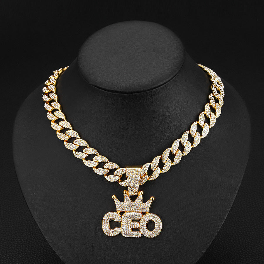 Halskette mit Anhänger „Gekrönter CEO“ in Iced Out