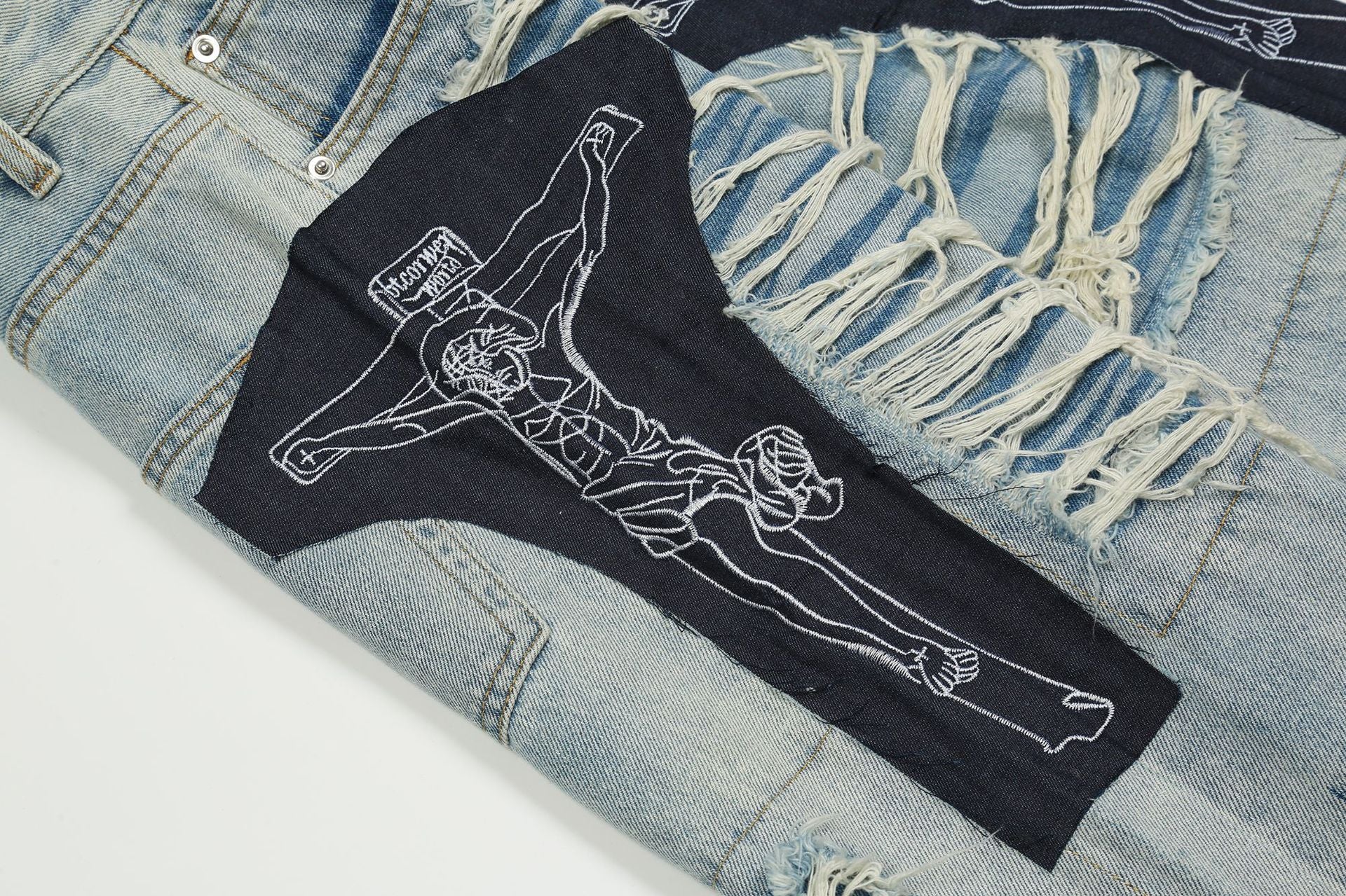 Zerrissene Jesus-Patchwork-Jeans