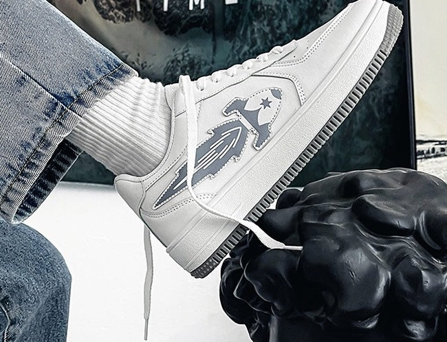 Lässige Sneakers mit kreativem Raketenelement