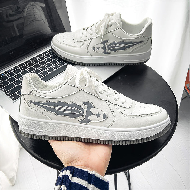 Lässige Sneakers mit kreativem Raketenelement