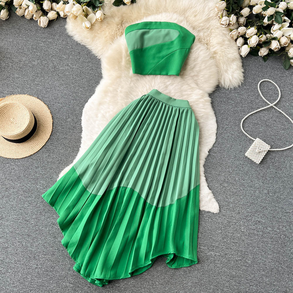 Sommerkleid-Set mit Schlauch- und Faltenrock