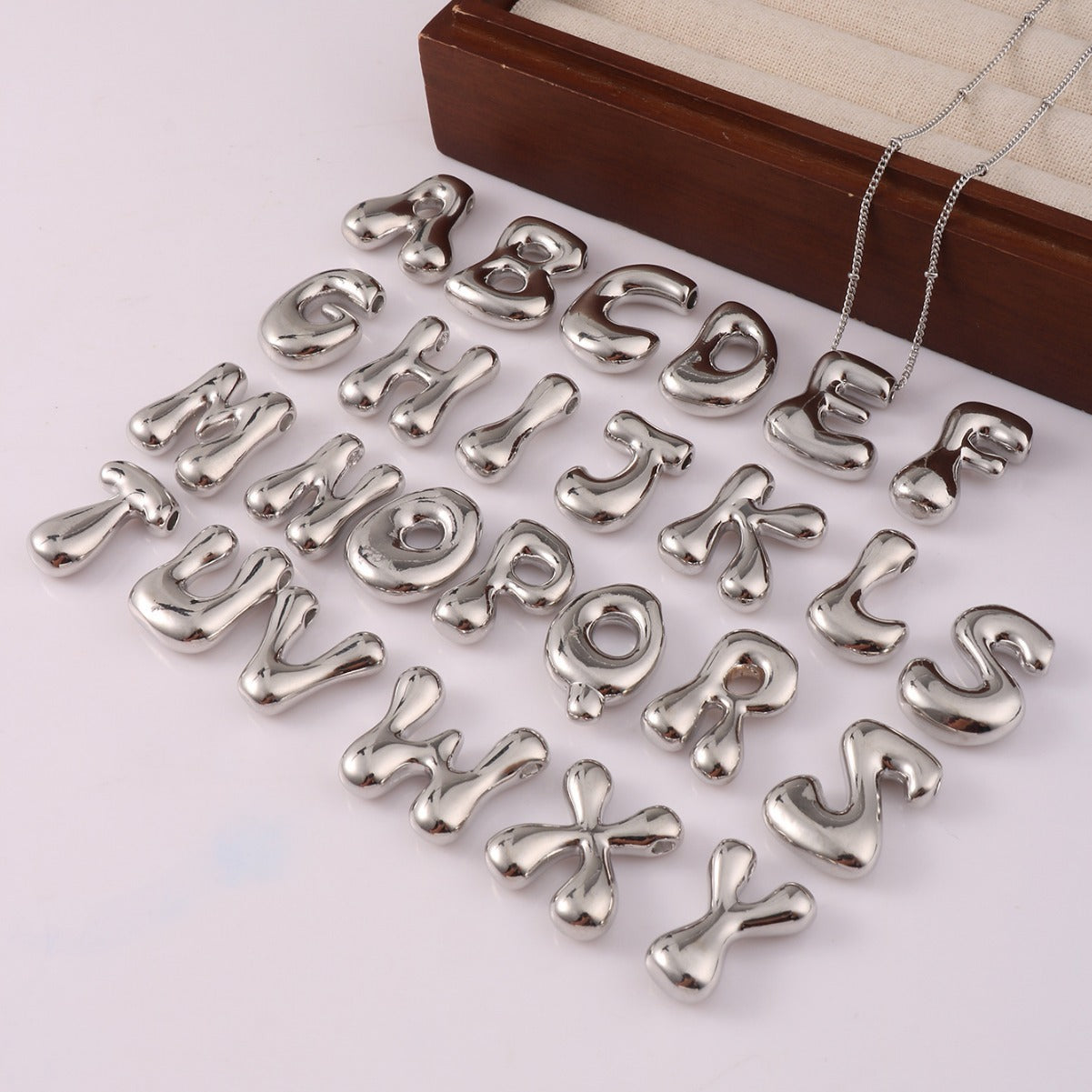 VVS Jewelry™ Chubby Bubble Halskette mit Anfangsbuchstaben