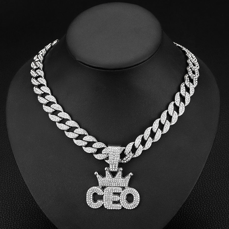 Halskette mit Anhänger „Gekrönter CEO“ in Iced Out
