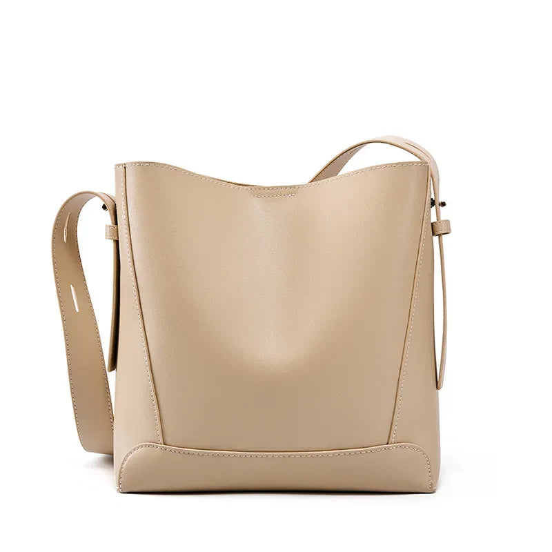 VVS Signature Beuteltasche aus echtem Leder