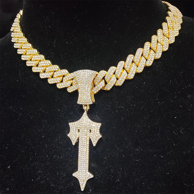 Collier Hip Hop avec épée croisée et lettres glacées