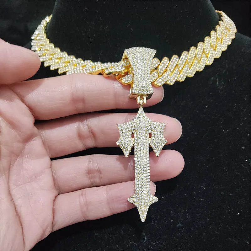 Collier Hip Hop avec épée croisée et lettres glacées