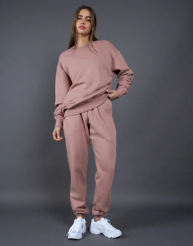 Bequemes zweiteiliges Set aus Sweatshirt und Jogginghose