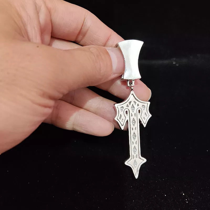 Collier Hip Hop avec épée croisée et lettres glacées