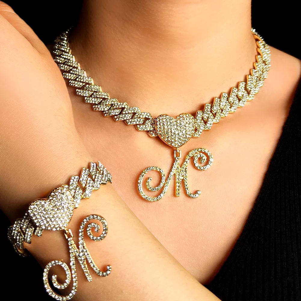 Kubanische Kette mit Kursivbuchstaben-Anhänger und GRATIS-Armband