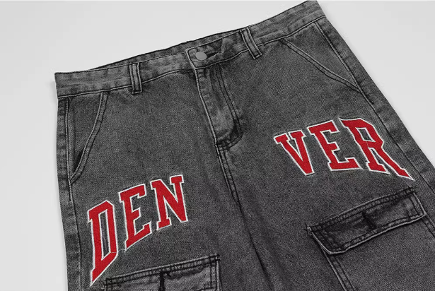 Bestickte Baggy-Jeans