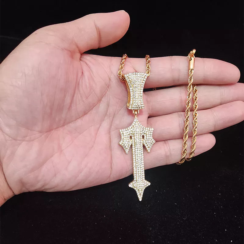 Collier Hip Hop avec épée croisée et lettres glacées