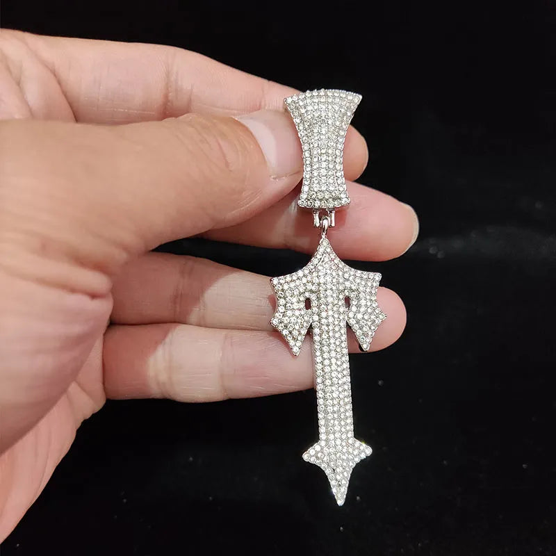 Collier Hip Hop avec épée croisée et lettres glacées