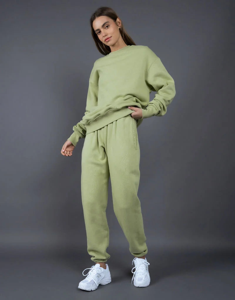 Bequemes zweiteiliges Set aus Sweatshirt und Jogginghose