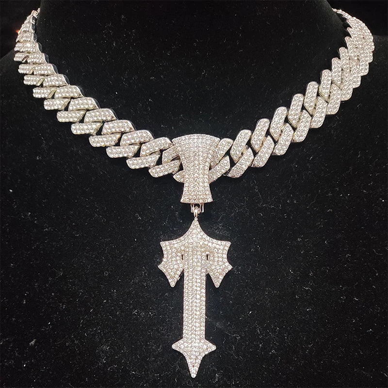 Collier Hip Hop avec épée croisée et lettres glacées