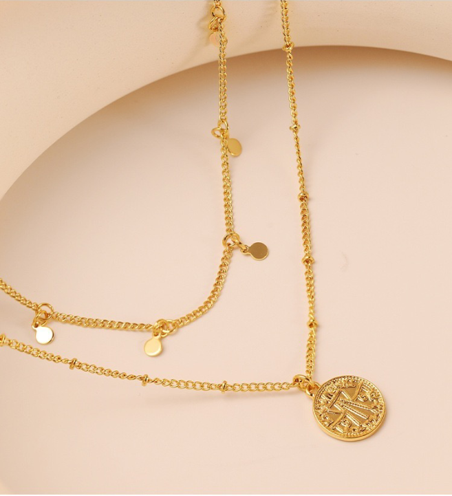 Collier de perles à pendentif arabe