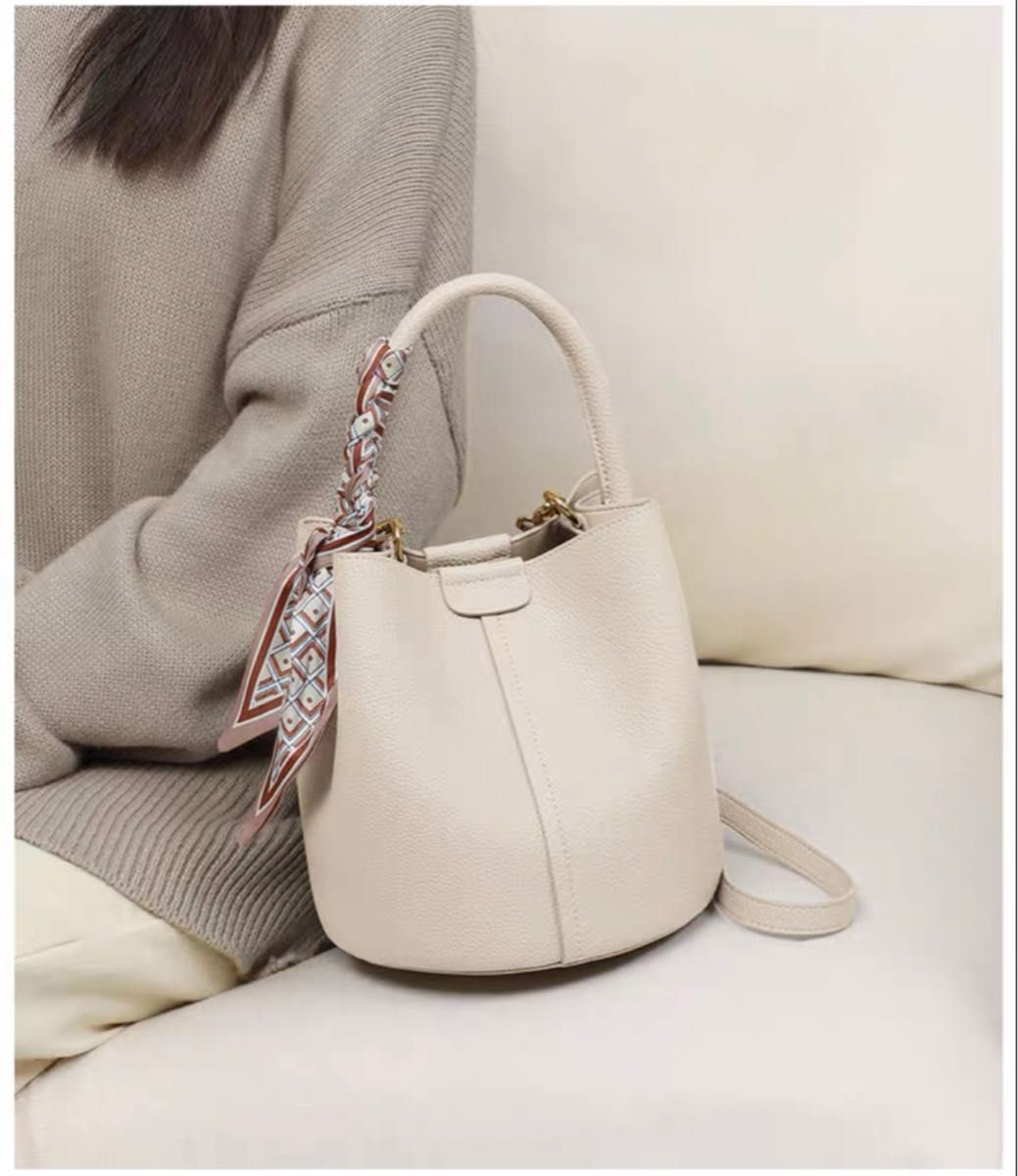 VVS Iconic Bucket Bag aus Leder