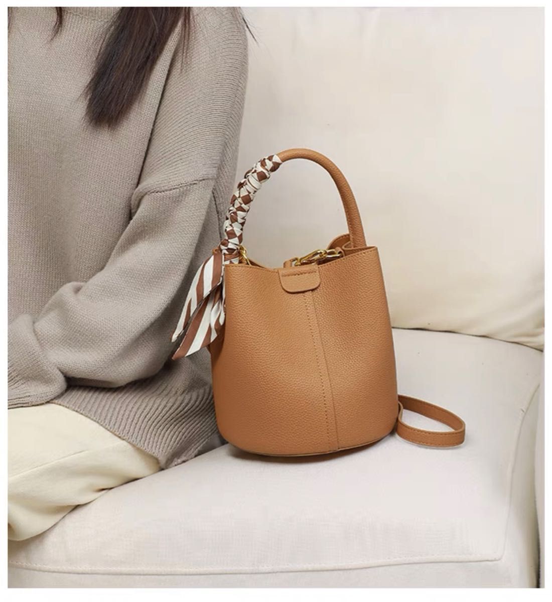 VVS Iconic Bucket Bag aus Leder