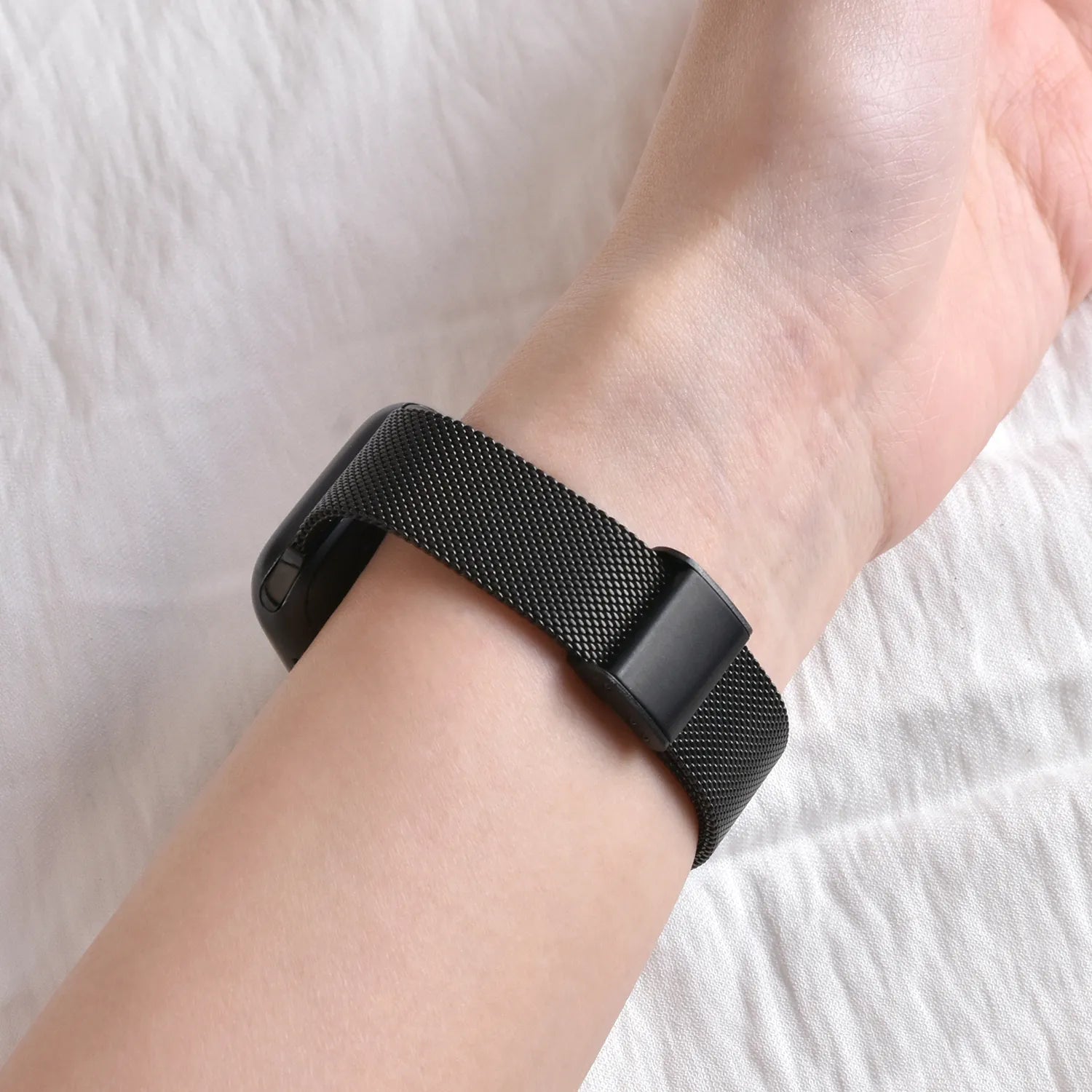 Schmal geschnittenes Metallarmband für die Apple Watch