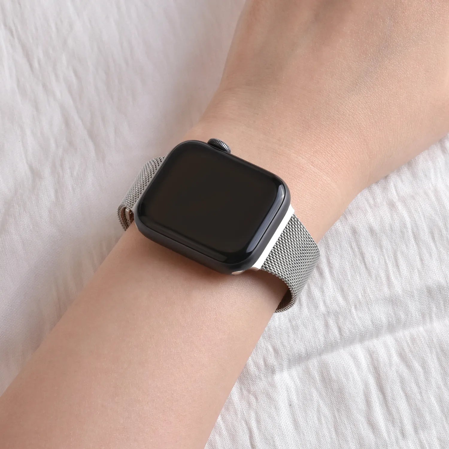 Schmal geschnittenes Metallarmband für die Apple Watch