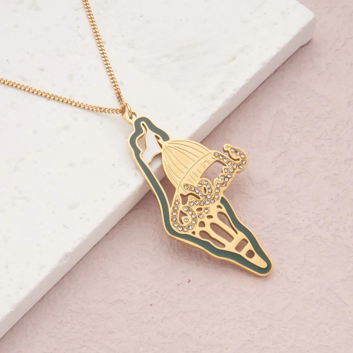 Halskette mit Anhänger aus Edelstahl mit Kuppelkarte von Palästina und Diamant-Akzenten