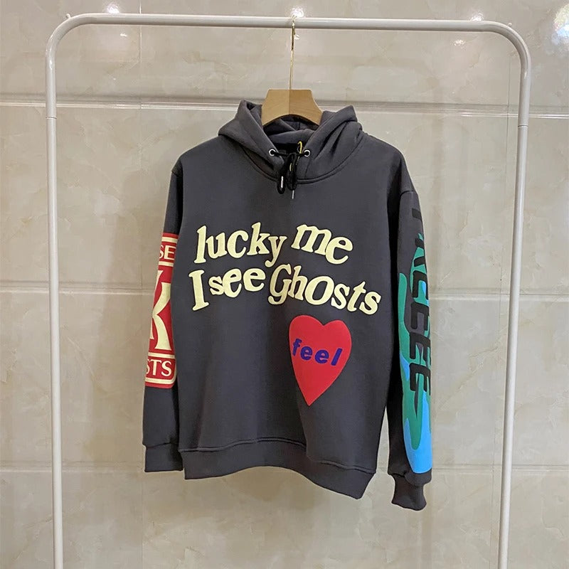 Graffiti-Buchstaben-Schaumstoff-Baggy „Lucky Me I see Ghosts“ Grafik-Kapuzenpullover