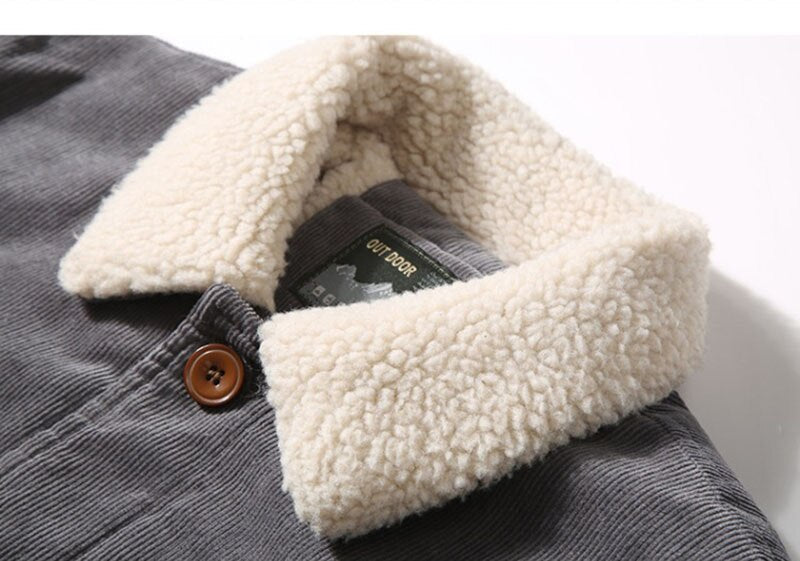 Klassische Cord-Winterjacke