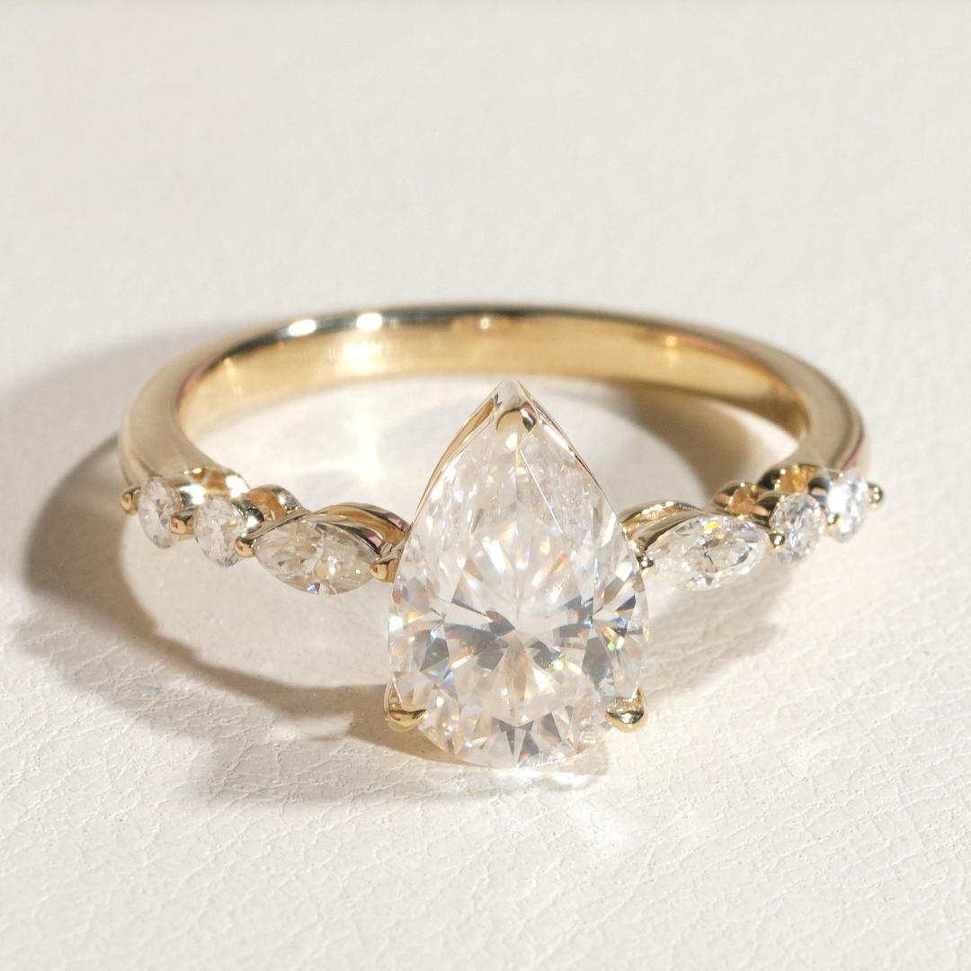 10K Solid Gold Pear-Cut Moissanite Engagement Ring