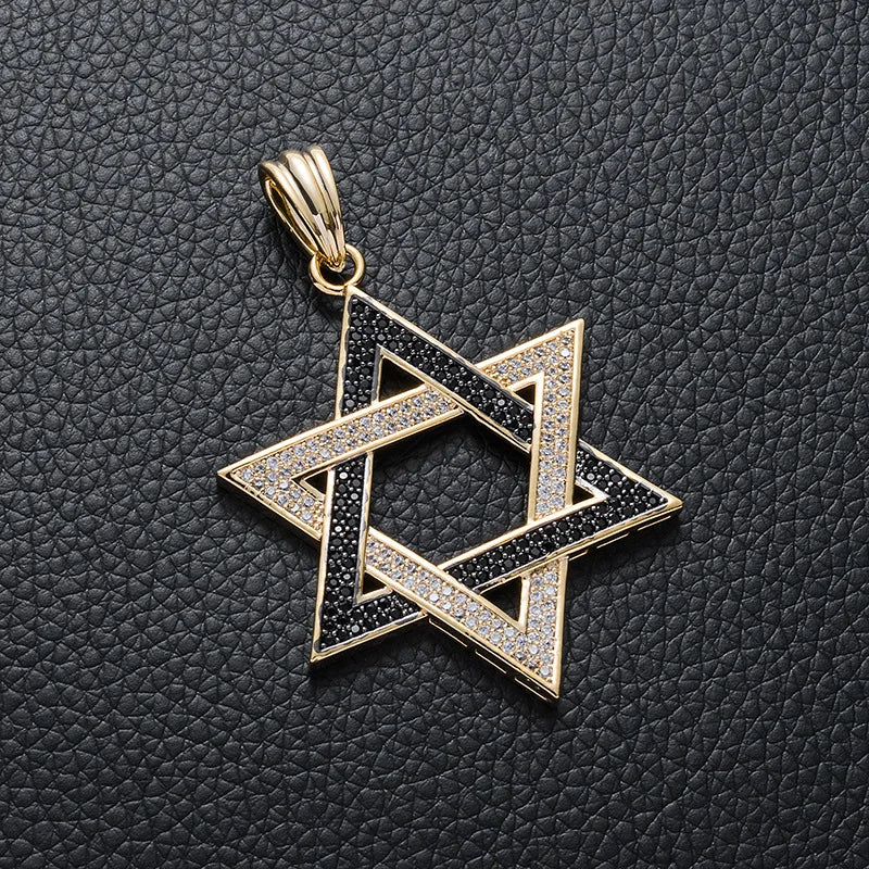Collier avec pendentif étoile de David glacé