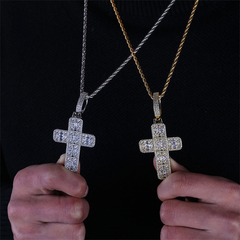 Halskette mit Kreuz im Baguette-Diamant-Design