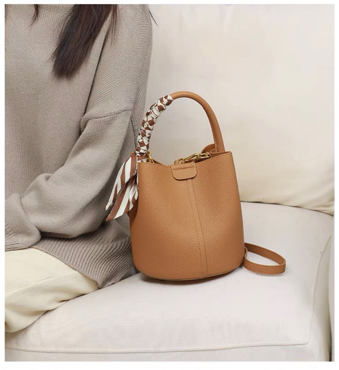 VVS Iconic Leather Bucket bag